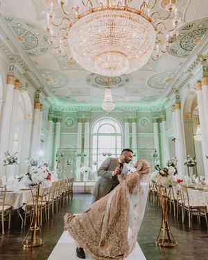 Image post by @thismodernlovephoto on Instagram
