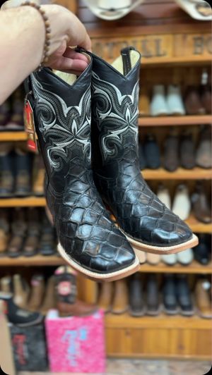 Video post by @RubioRanchwear on Facebook