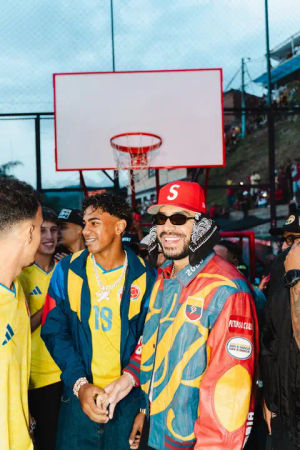 Image post by @people on TikTok