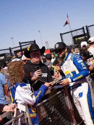 Image post by @phoenixraceway on Instagram