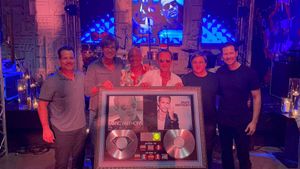 Image post by @MarcAnthony on Twitter