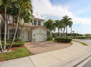 Image post by @ventasyrentasmiami on Instagram