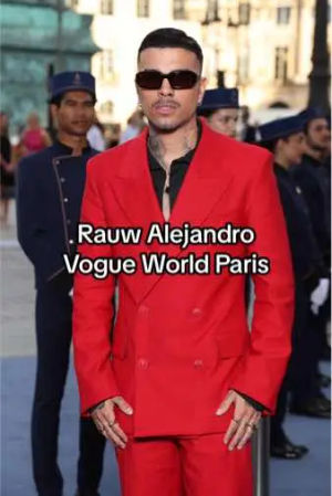 Image post by @vogueitalia on TikTok