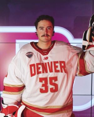 Image post by @du_hockey on Instagram