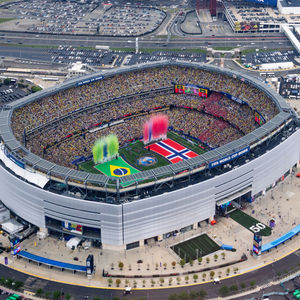 Image post by @metlifestadium on Instagram