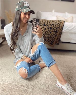 Image post by @sabrinanoellee on Instagram