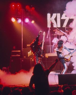 Image post by @kissonline on Instagram