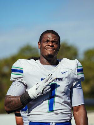 Image post by @uwffootball on Instagram