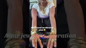 Video post by @shop.with.caroline on YouTube