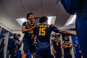 Image post by @etsumensbasketball on Instagram