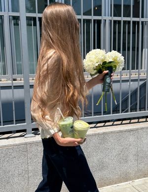 Image post by @girlscarryingshit on Instagram