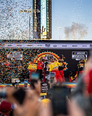 Image post by @phoenixraceway on Instagram