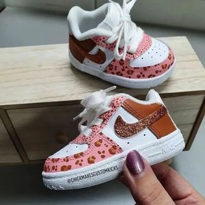 Image post by @chickmakescustomkicks on Instagram