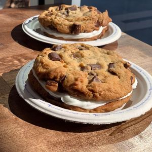 Image post by @insomniacookies on Instagram