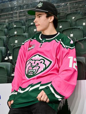 Image post by @everett_silvertips on Instagram