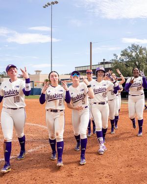 Image post by @uwsoftball on Instagram