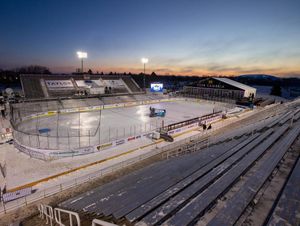 Image post by @HockeyDayMN on Twitter