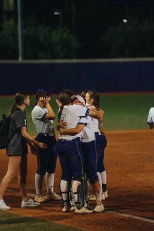 Image post by @sfa_softball on Twitter