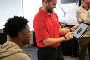 Image post by @RiddellSports on Twitter