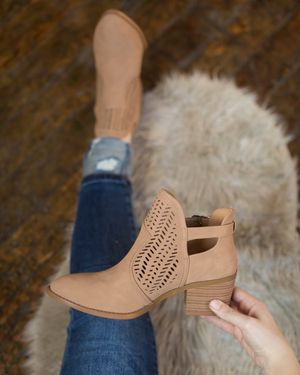 Image post by @shopfillyflair on Instagram