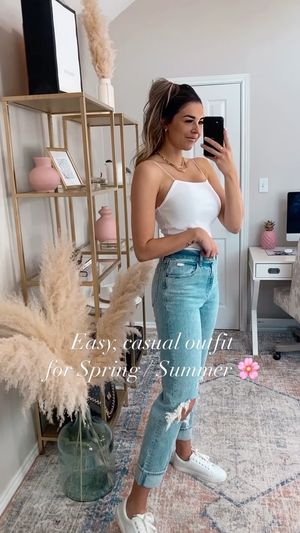 Video post by @sabrinanoellee on Instagram