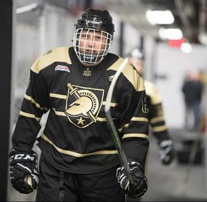 Image post by @collegehockeybuzz on Instagram