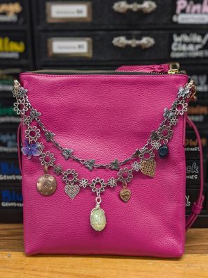 Image post by @beadcache on Instagram