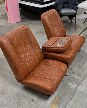 Image post by @catoscustomupholstery on Instagram