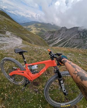 Image post by @esigrips on Instagram