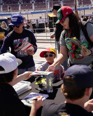 Image post by @phoenixraceway on Instagram