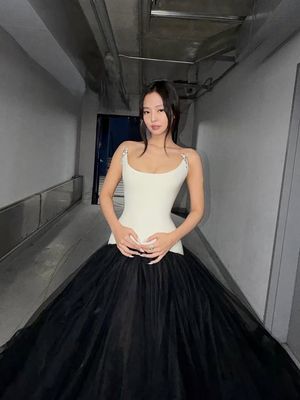 Image post by @ellemenhk on Instagram