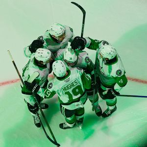 Image post by @txstarshockey on Instagram