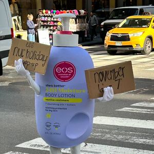 Image post by @eosproducts on Instagram