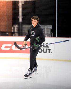 Image post by @everythingcollegehockey on Instagram