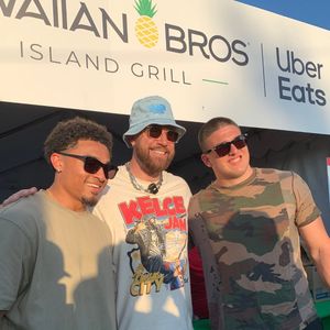 Image post by @hawaiianbros on Instagram
