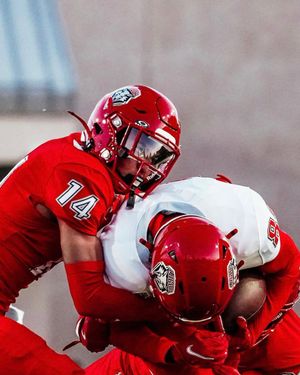 Image post by @UNMLoboFB on Twitter/X