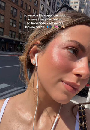 Video post by @anyaweitz on TikTok