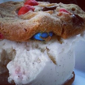 Image post by @insomniacookies on Instagram