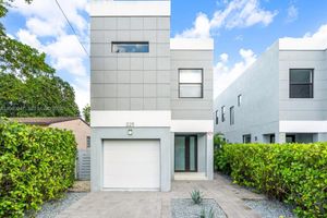 Image post by @ventasyrentasmiami on Instagram