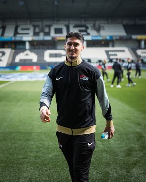 Image post by @azalkmaar on Instagram
