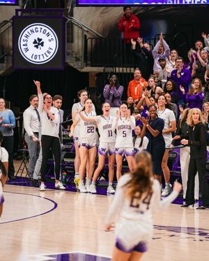 Image post by @uw_wbb on Instagram