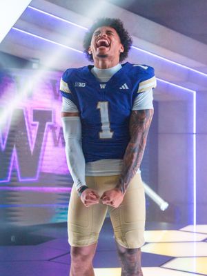 Image post by @uw_football on Instagram