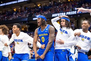 Image post by @HofstraMBB on Twitter