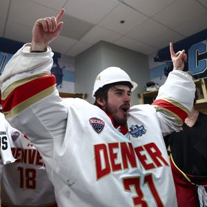 Image post by @du_hockey on Instagram