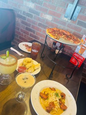 Image post by @parryspizzamckinney on Facebook