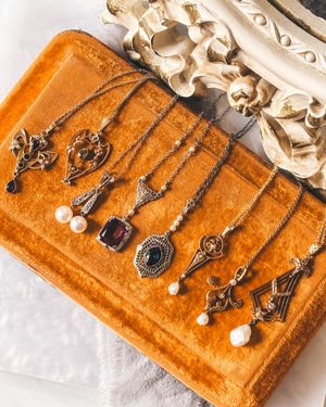 Image post by @maejeanvintage on Instagram