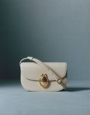 Image post by @ellehongkong on Instagram