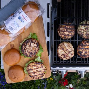 Image post by @stewleonards on Instagram
