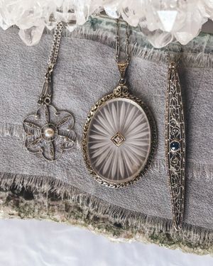 Image post by @maejeanvintage on Instagram