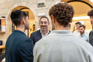 Image post by @aishyeshiva on Instagram